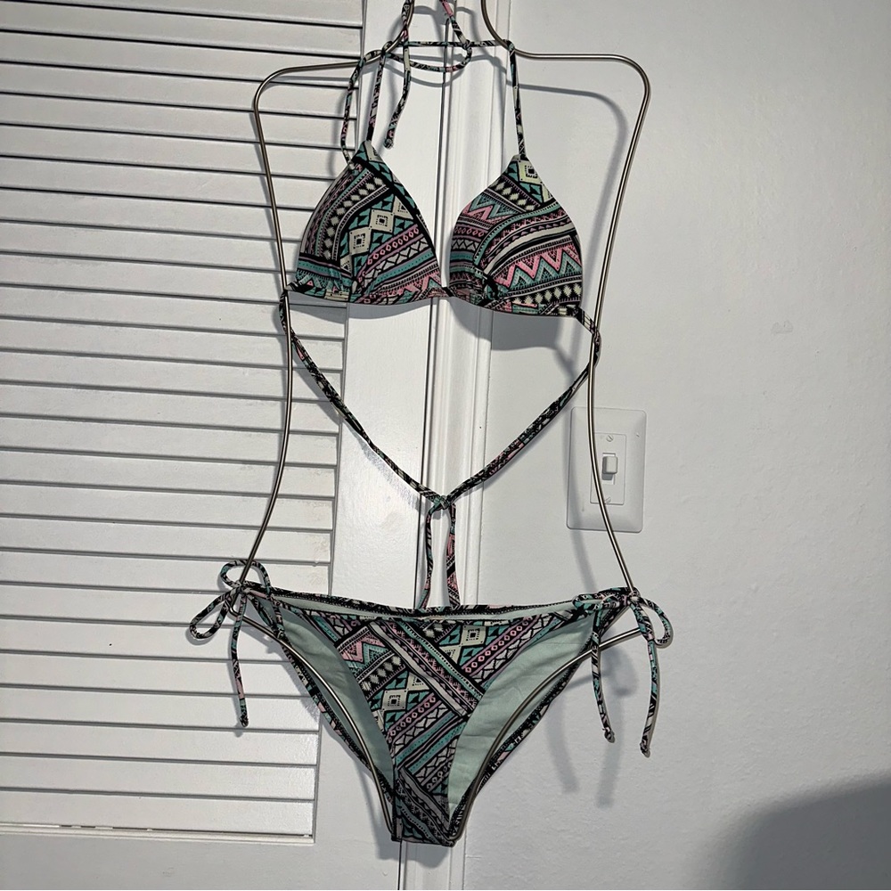 OP Women’s 2 Piece Swimsuit Sz M